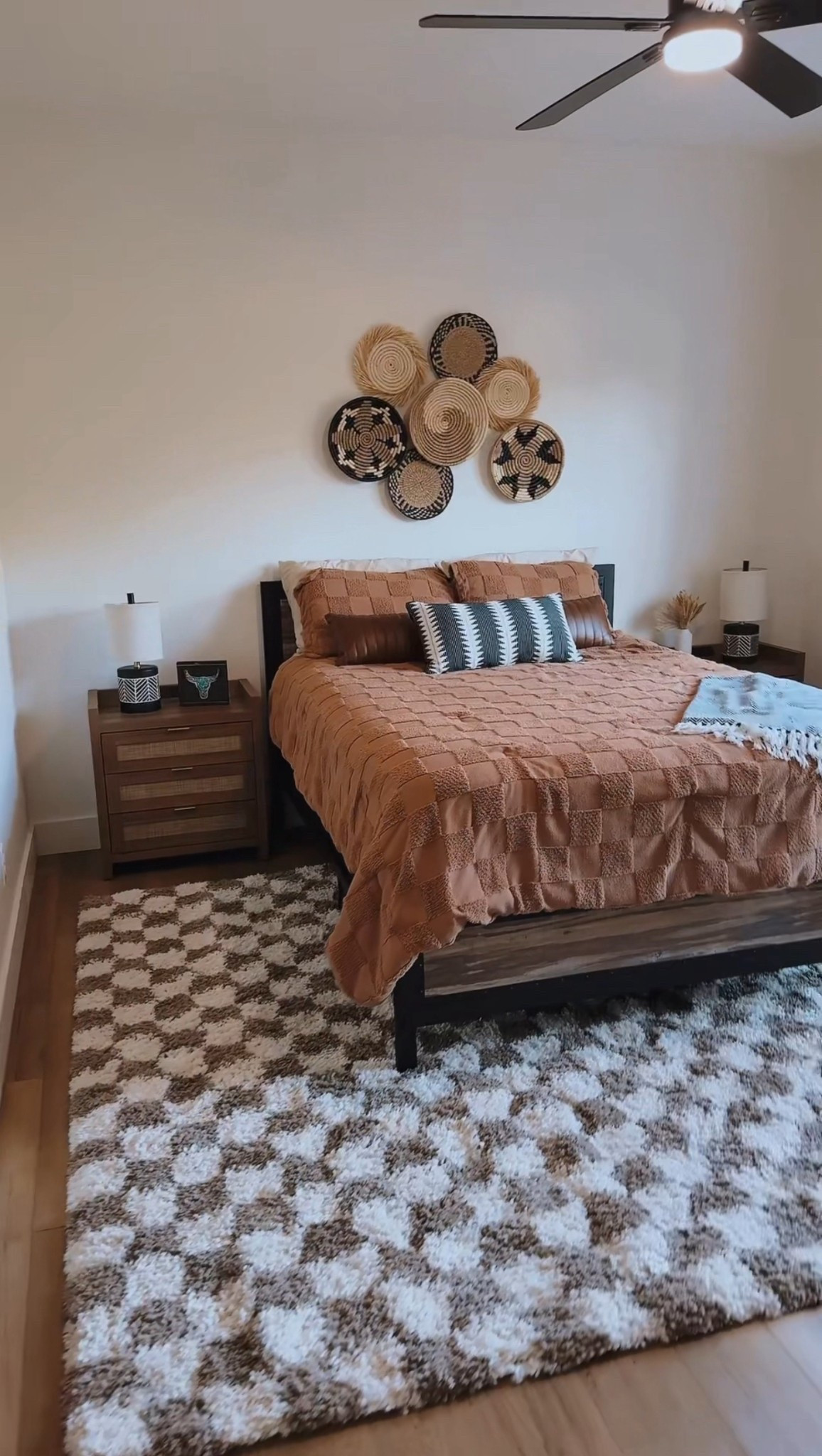 Guest bedroom links! 🫶🏼✨🖤 the decorative pillows and blankets on the bed are no longer sold, so I linked some very similar options! 

#LTKHome