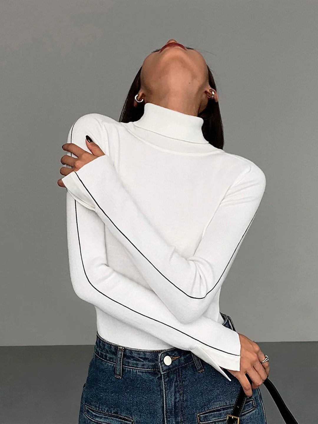 Contrast Piping Turtleneck Sweater | Commense