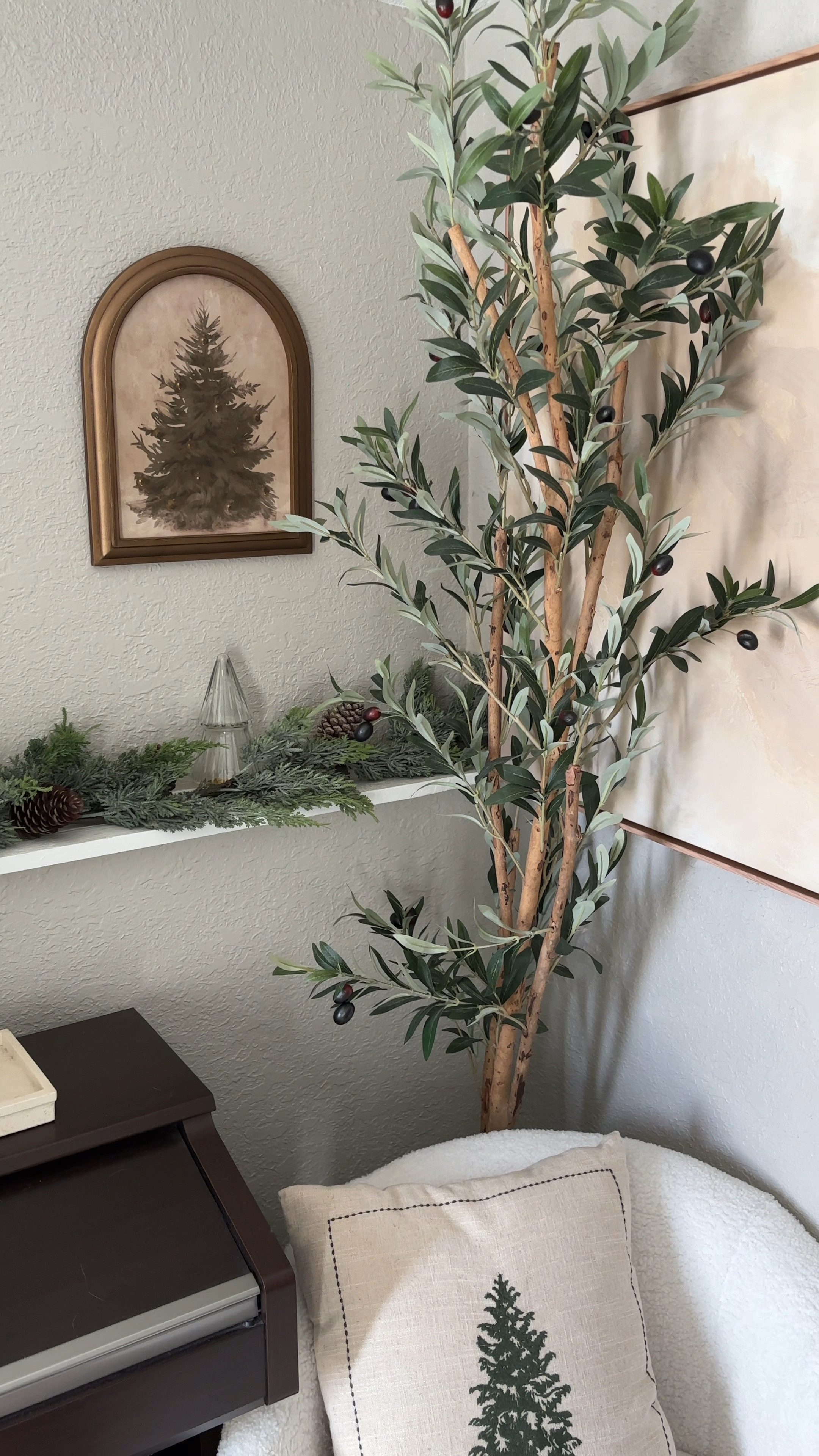 Target Christmas 😍🌲🥰 The cutest $19 Christmas tree pillow, framed art and more! Follow @affordablebyamandablog for more neutral + holiday home finds! #target #targetfinds #targethome #targetchristmas #christmasdecor #holidayfinds #holidaydecor #boujeeonabudget #affordablehome #affordabledecor

#LTKVideo #LTKHoliday #LTKSeasonal