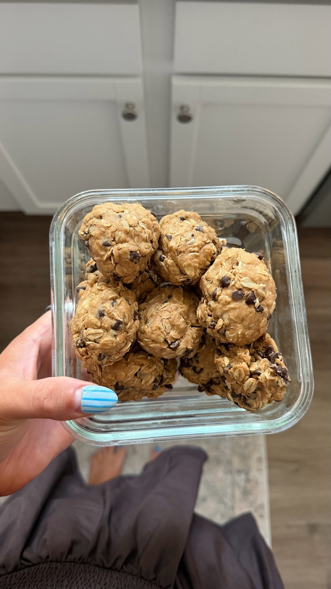 So yummy!! High protein chocolate chip balls