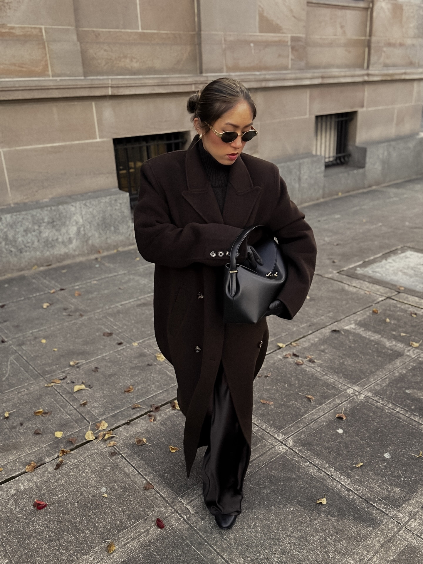 I was playing the jacket game all wrong until I invested THESE winter jackets into my capsule closet🧥 | you guys loved my last post featuring my new chocolate jacket 🖤🍂, so sharing 5 MORE jackets that I continue to reach for this winter season (some even from last season so you KNOW these jackets are here to stay) 🫶🏼

🔗 hey gorgeous girls I always share my outfit specifics linked in bio → LTK @amandacapsulewardrobe 🖤
⸻

#winteroutfitideas #highqualityclothing #capsulewardrobeblogger #timelessoutfit #scandiminimalism