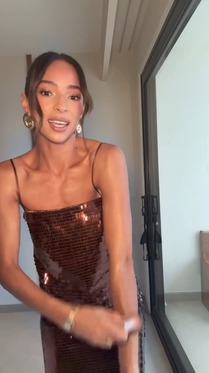 20% OFF REVOLVE SALE today only!! My favorite body glow and brush are 20% OFF with code HAPPY20 🤩 I wear shade unbothered bronze - Gives the prettiest glow ✨ I love using it to blur, tan and add shine to my skin! Exact dress is low stock but I’ve linked similar

Revolve sale
Beauty sale
Beauty faves 
Bronzing 

#LTKBeauty #LTKSeasonal #LTKSaleAlert