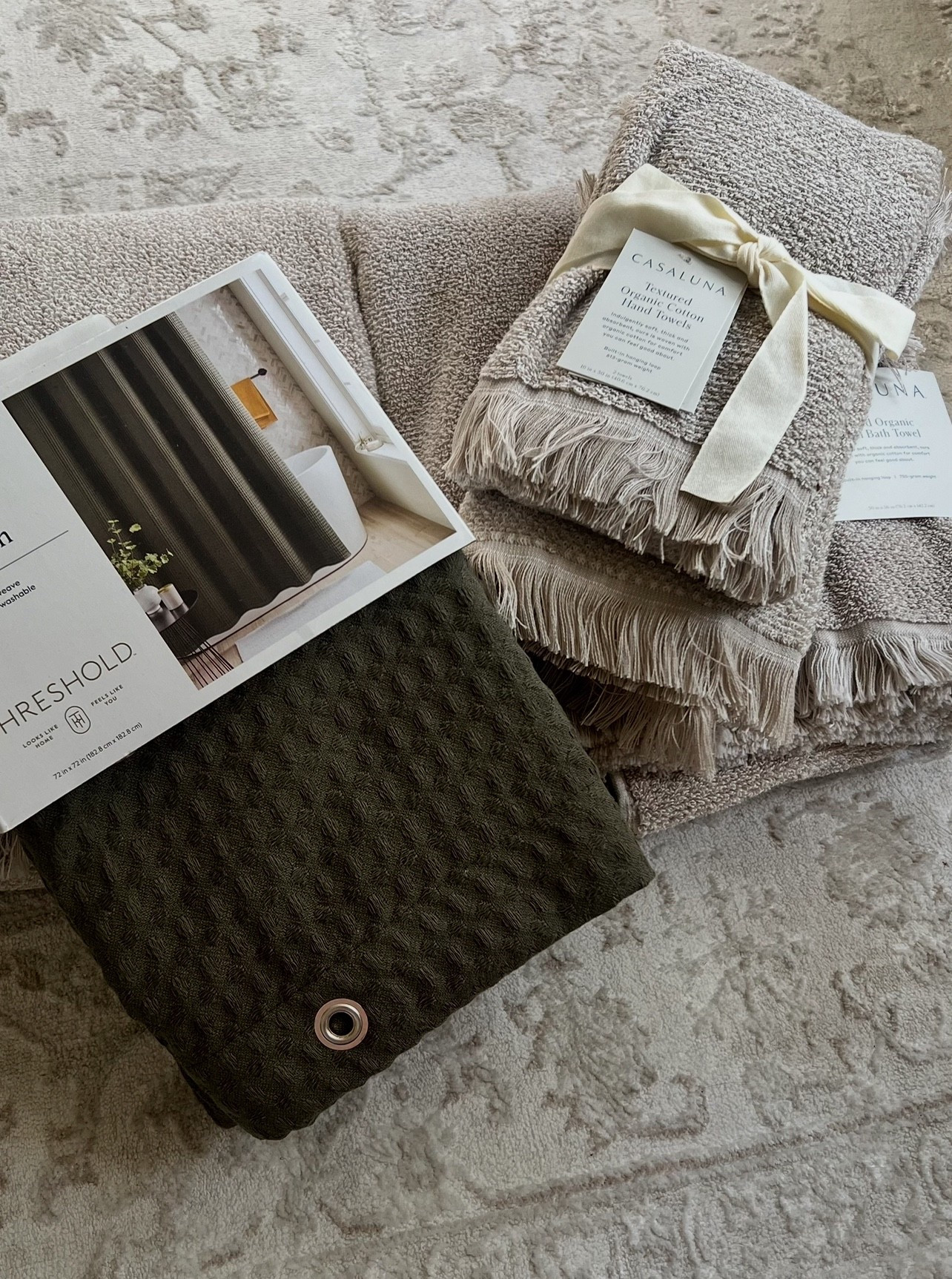 Combo perfecto para refrescar tu baño !🥰
#showercurtain #bathtowels #neutralbathtowels #casalunatowels

#LTKHome #LTKvlog #LTKmomlife