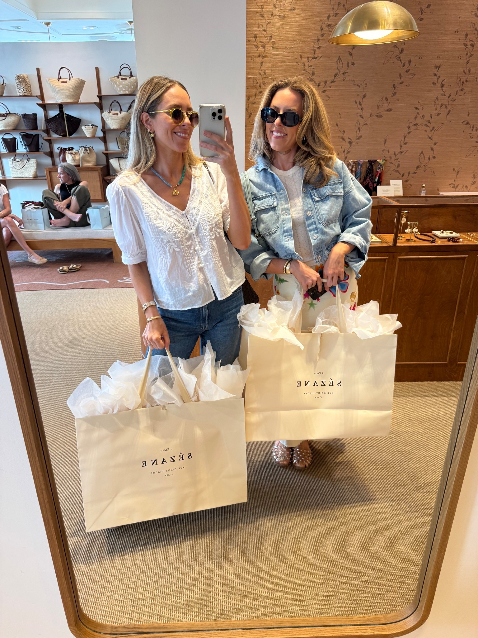 Such a fun morning spring shopping @sezane - Thanks for having us in! Which pieces do you think we took home? 