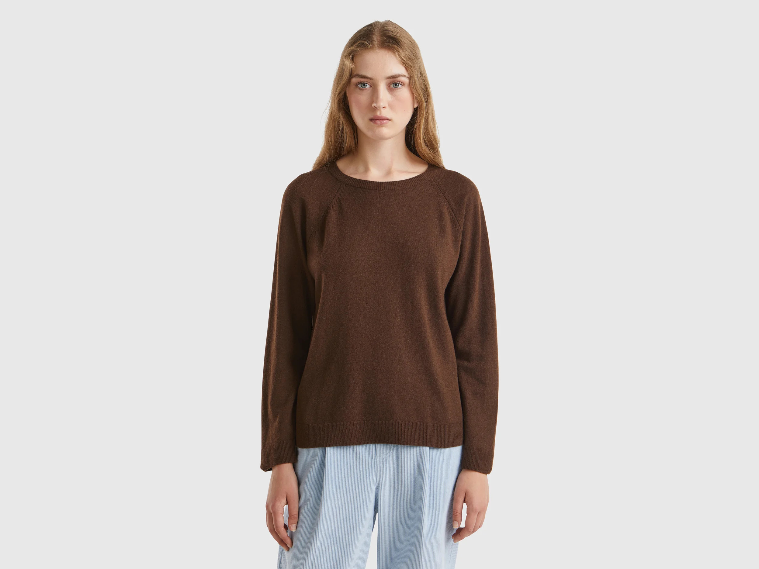Maglia girocollo marrone scuro in misto lana e cashmere - Marrone Scuro | Benetton | Benetton (EU)