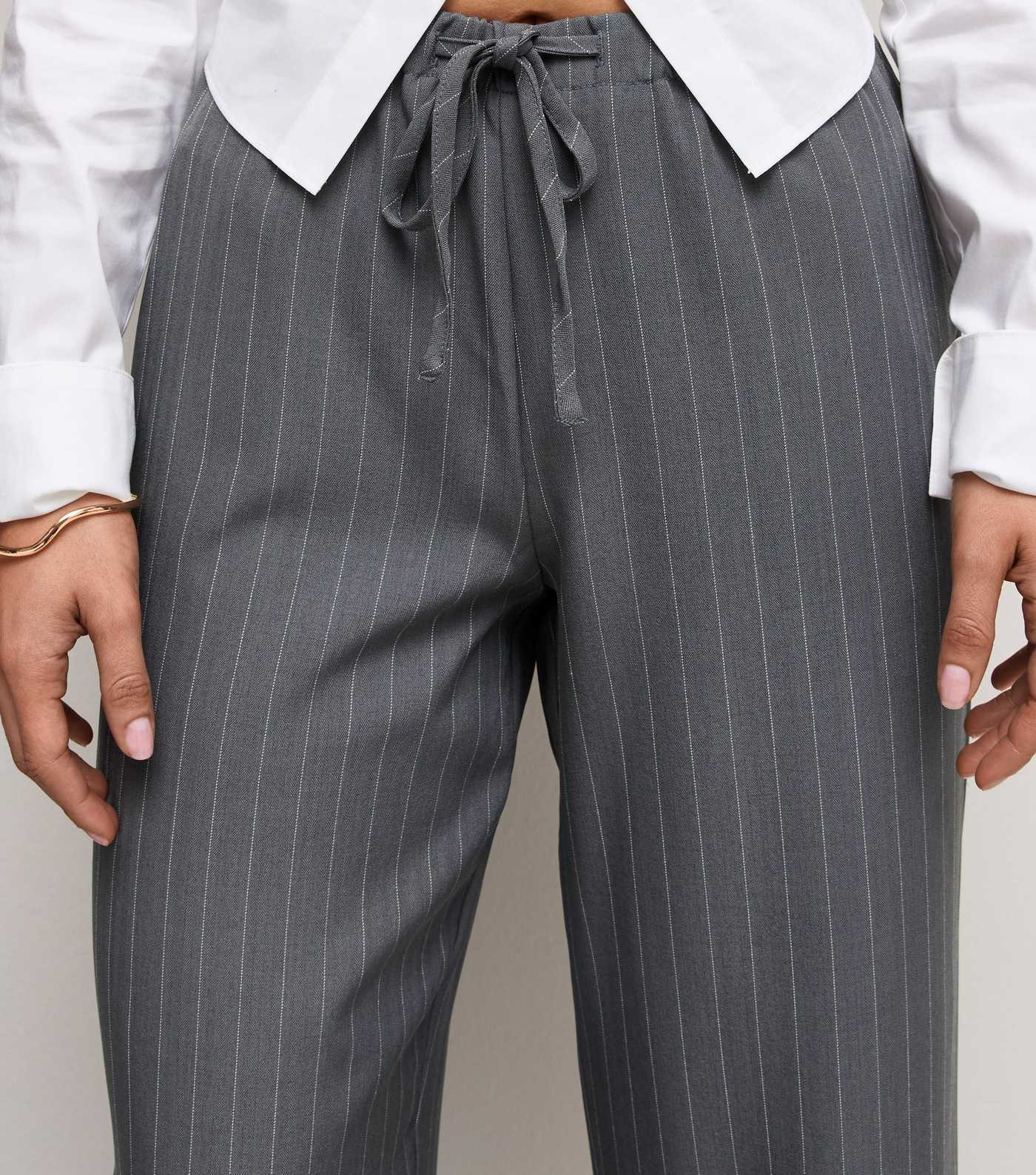 Petite Grey Woven Pinstripe Wide Leg Tailored Trousers | New Look | New Look (UK)