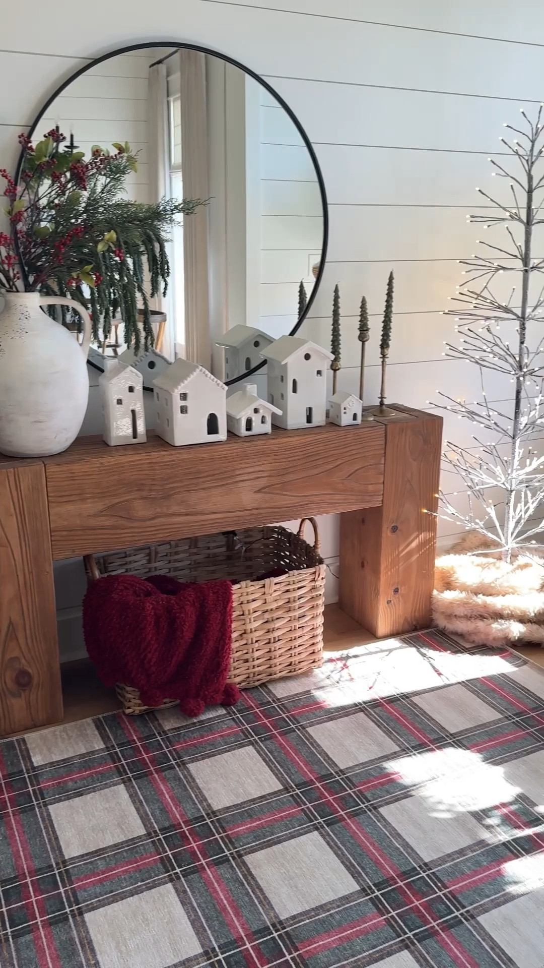 Holiday entryway 

#LTKHoliday