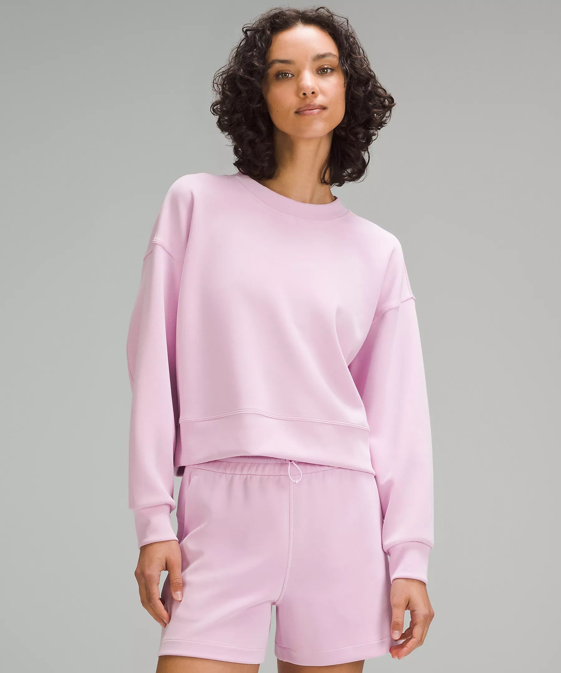 Softstreme Perfectly Oversized Cropped CrewNew$118 USDAdd to Wish ListRae is 5’10” and wears... | Lululemon (US)