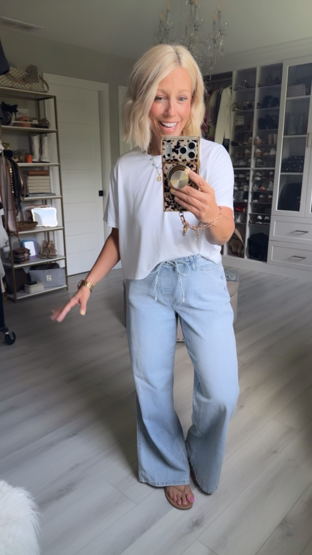 These jeans are so cute and comfy!!
⬇️⬇️⬇️
Tee medium
Pants small

#LTKmomlife #LTKootd #LTKgrwm