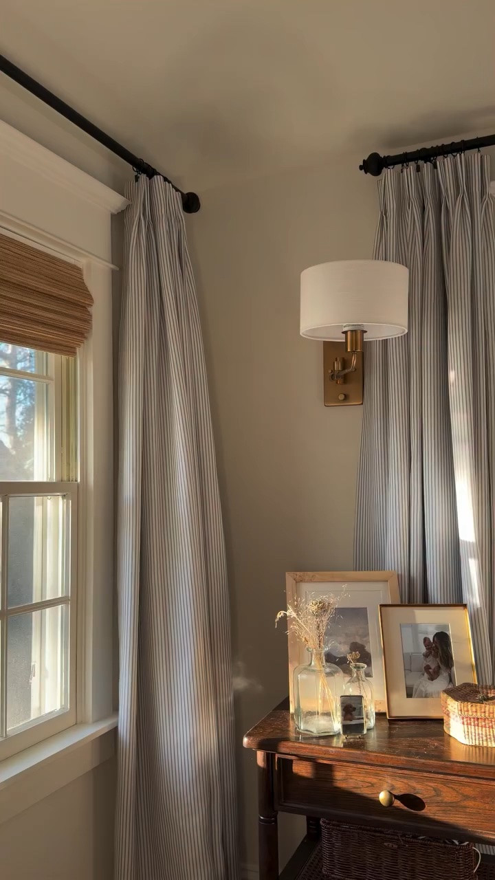 If you’re afraid to commit to window treatments, a stripe is a safe bet. Whether thick, thin, neutral or bold, they stand the test of time while adding a layer of depth to a space. These are my tried and true. 

@selectblinds is offering up to 60% off sitewide with code MEG. Simply comment SHOP and I’ll send eveything over!

#classichomedecor #windowtreatments #coastalcottage #modernheritage #potterybarnstyle