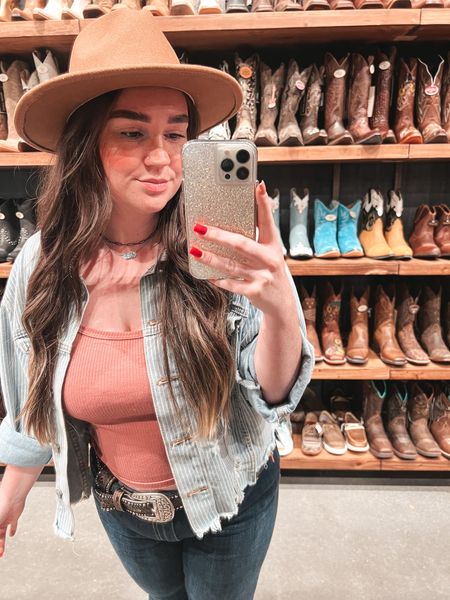 Size reference: 5’4” 164 lbs. wears sizes medium and large and size 11 or 30 jeans

#midsizewestern #midsizewesternfashion #midsizewesternoutfit

#LTKstyletip #LTKcurves