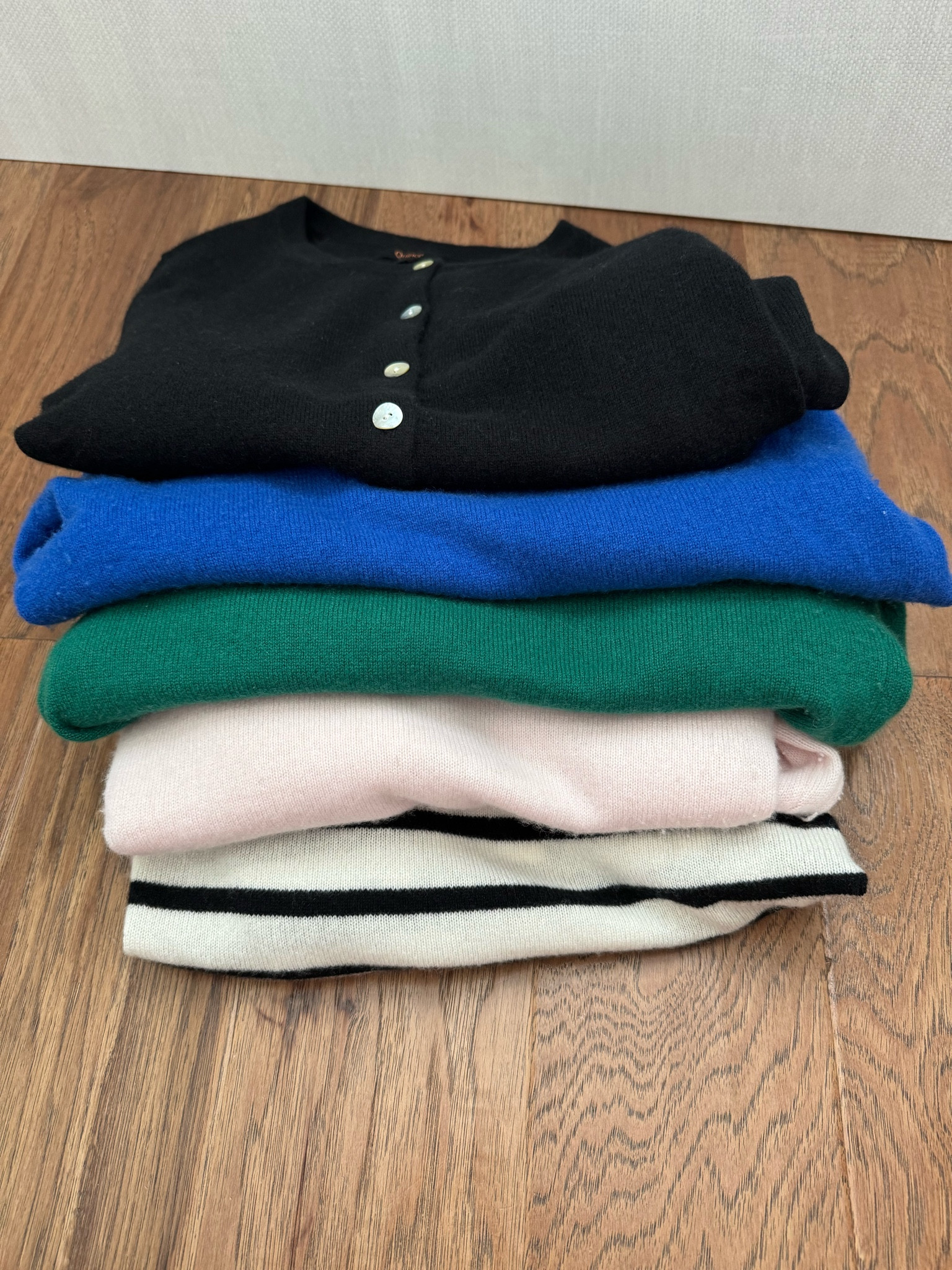 Cashmere under 100! 

Perfect addition for your Fall and Winter wardrobe or a perfect Christmas Gift for Her! 

True to size unless you want a looser fit - then size up. 

Button down cashmere cardigan 
Cashmere crewneck sweater
Cashmere short sleeve tee 



Quince cashmere , cashmere sweaters, cashmere cardigan 
#ltkover40 #ltkseasonal #ltkfindsunder50 
#ltkworkwear #ltksalealert

#LTKGiftGuide #LTKFindsUnder100 #LTKHoliday