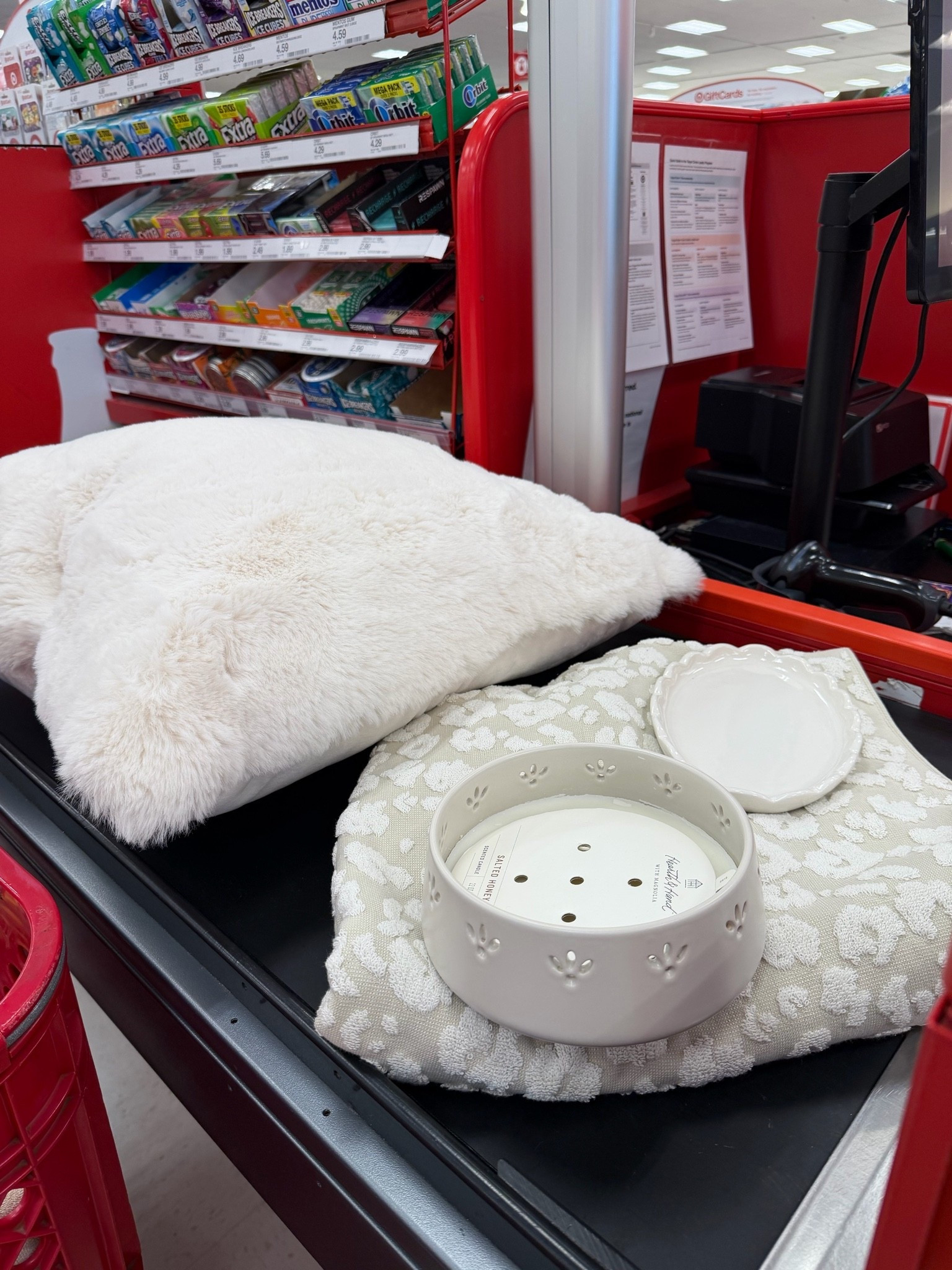 random other home finds I purchased from target! a fluffy pillow for the couch I couldn’t pass up. a candle that makes your whole house smell like heaven (BOGO 50% off this weekend!!! 🙌🏼) new bath towels to spruce up the bathroom. and a little tray i’m using in the kitchen for our soap!

fall decor, target finds, home decor

#LTKHome #LTKdayinmylife