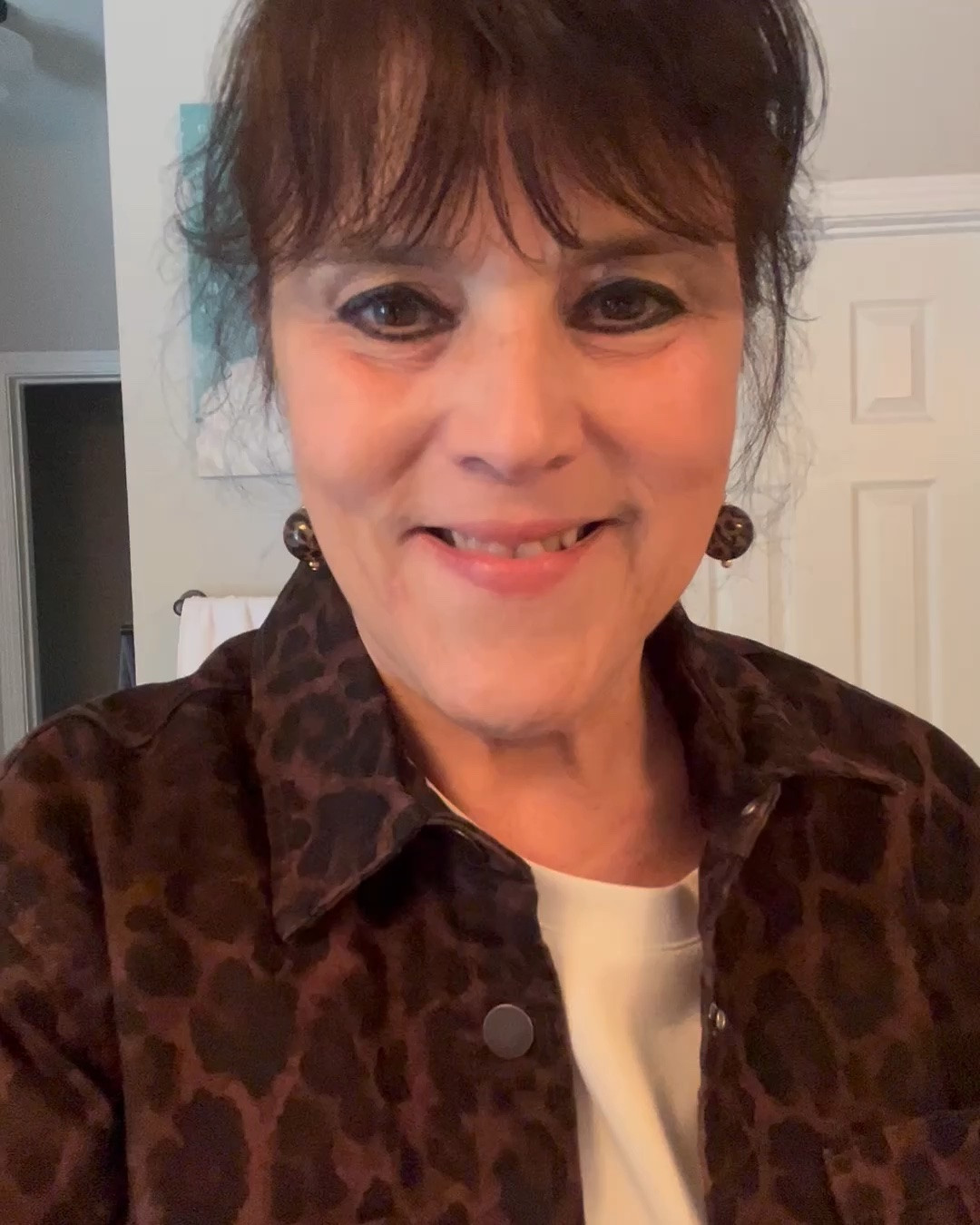 Leopard denim jackets that won't break the bank!! 🐆💙 One is from Walmart and the other from Amazon — both so cute and classic!
Which one would you pick, the darker or the lighter wash? 👇
Always be confident 💋 #leopardprint #denimjacket #outfitideasover50 #walmartfinds #amazonfashion