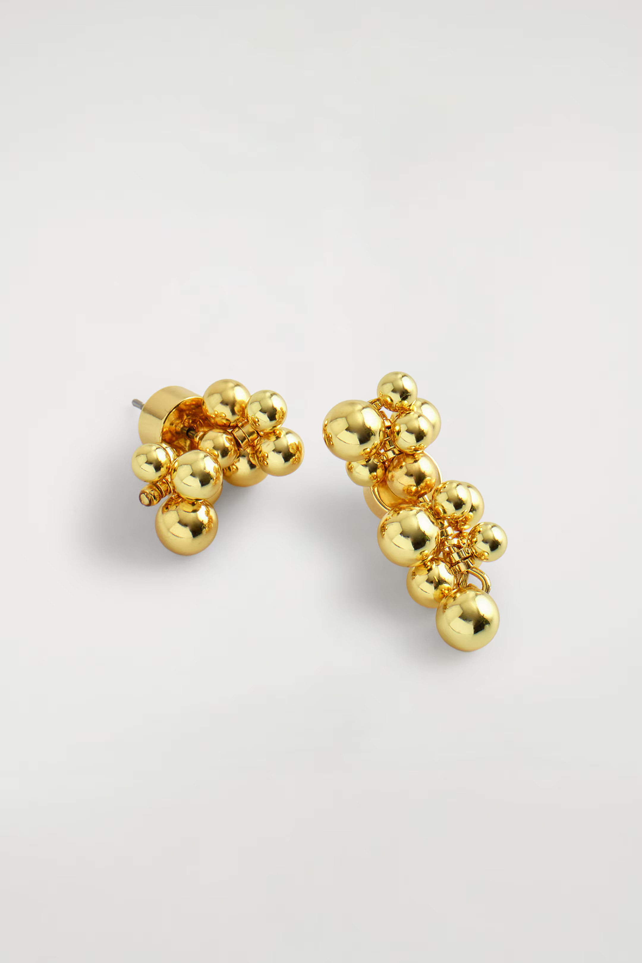 MISMATCHED CLUSTERED EARRINGS - GOLD | COS GB | COS UK