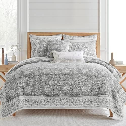Levtex Home Adare Grey Reversible King/Cal King Quilt Set (106x92in) with 2 Pillow Shams (36x20in... | Amazon (US)