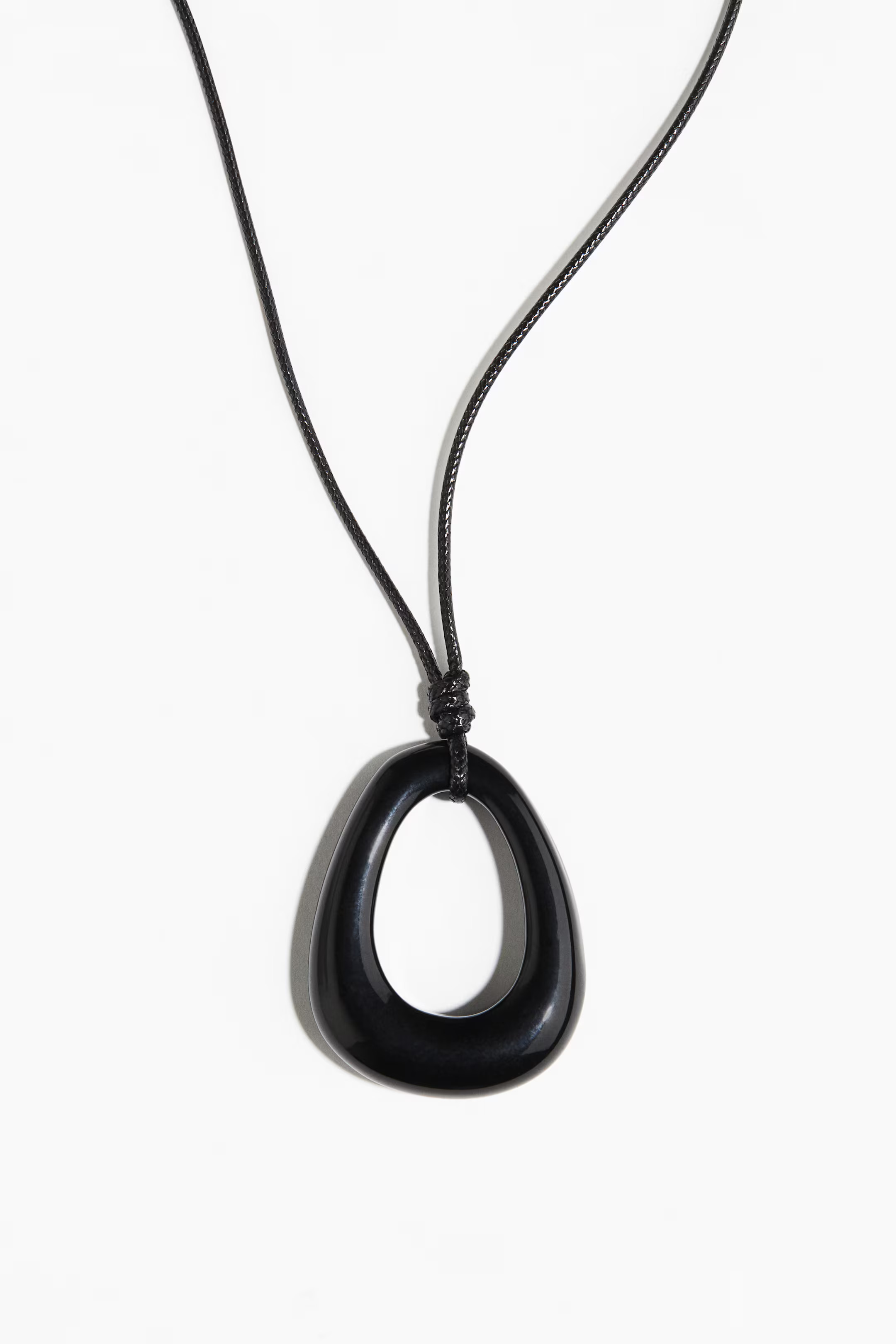 Pendant cord necklace | H&M (UK, MY, IN, SG, PH, TW, HK)