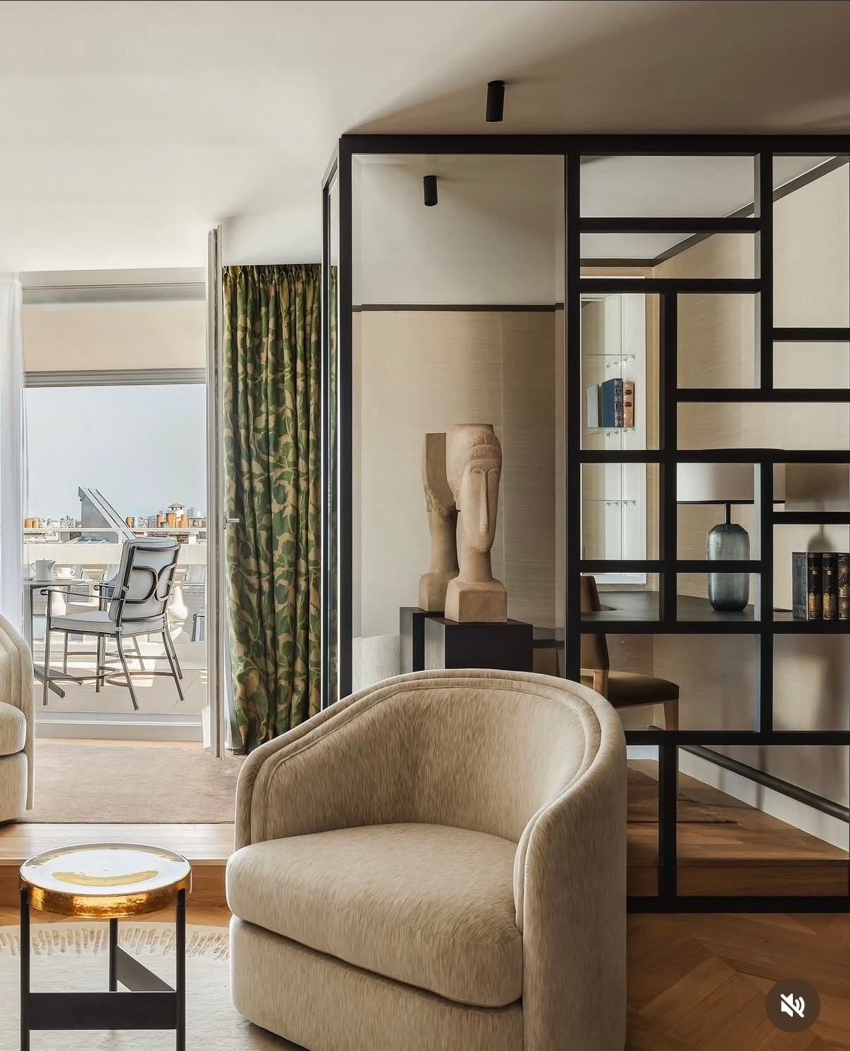 The Soigné Edit — Issue No. 09
Every object on this surface was chosen around one question: does it make the room feel more like itself?
Full edit linked in bio → LTK. ↓
Each item walked through in Stories today.

#TheSoignéEdit #TheHotelAtelier #TheHotelEdit #ShopTheEdit #LTKhome #ParisianStyle