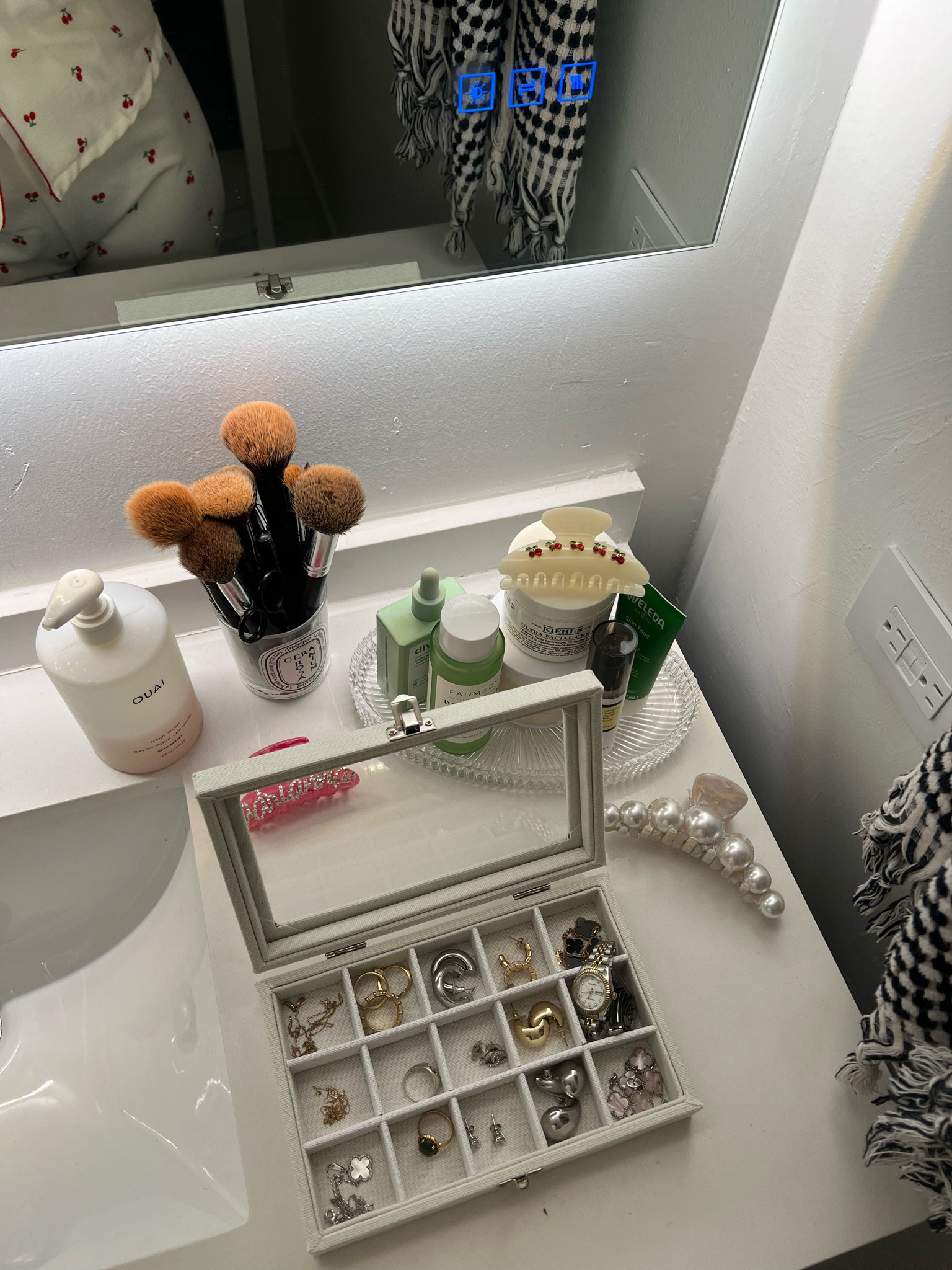 My Jewelry organization hack is 25% off right now 