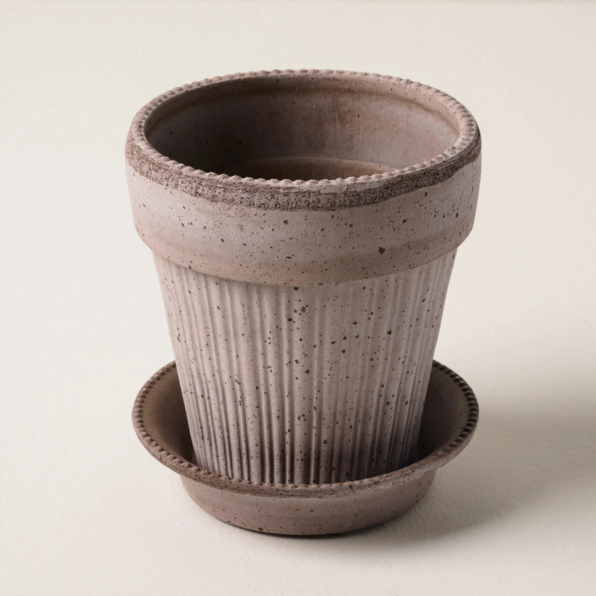 Grey Dotted Bergs Pot | Magnolia