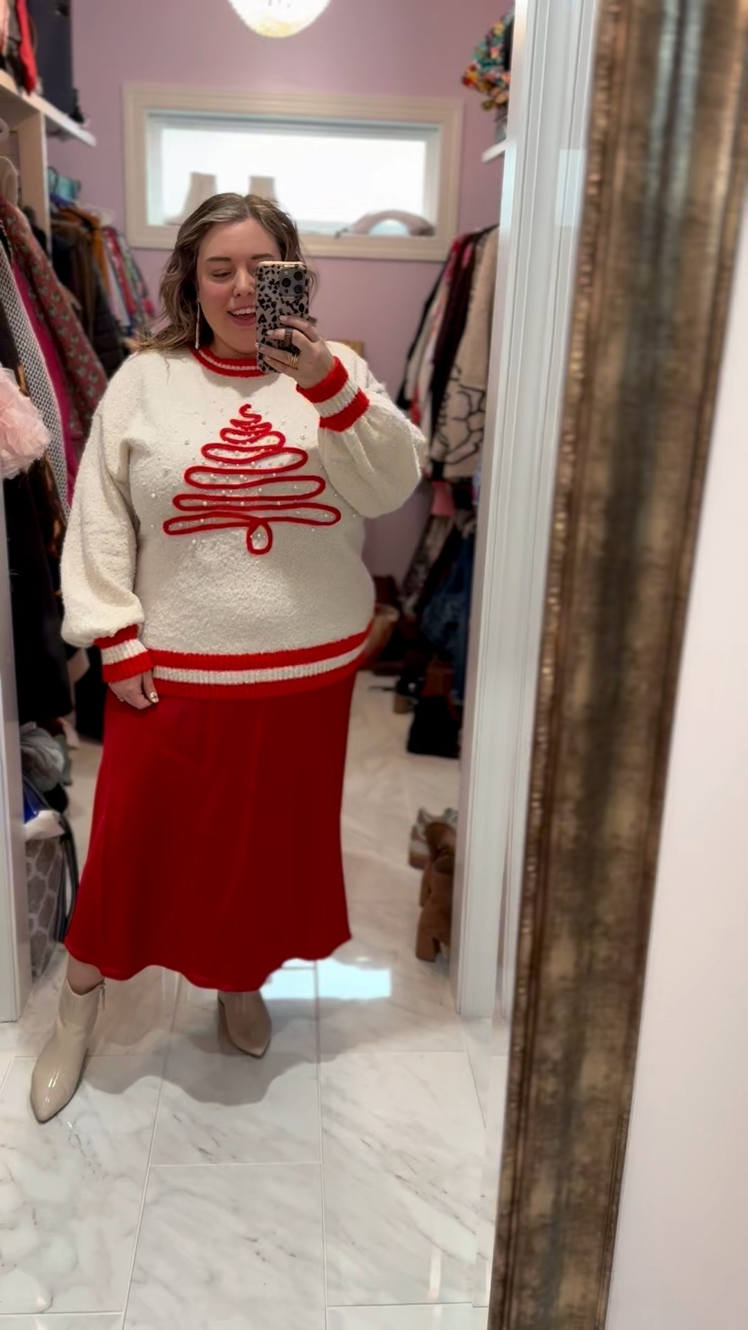 ❤️ Happy Friday ❤️ it’s our downtown Christmas tonight so I wanted to be festive 🎄 my sweater is from a boutique, but I’m linking up the rest for you  

#LTKootd #LTKPlusSize #LTKHoliday