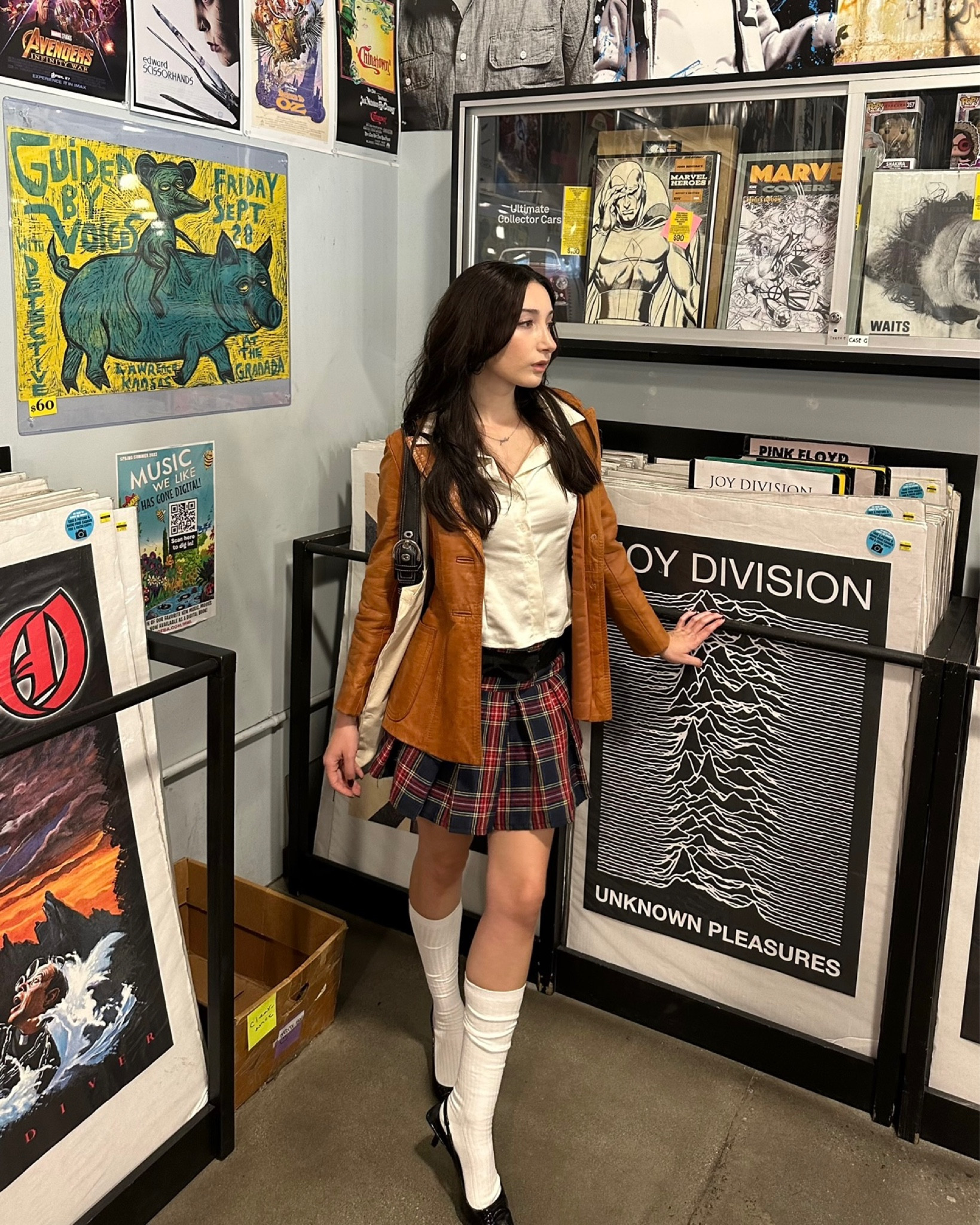 on the hunt for lizzy grant. Og brands:

top - motel
skirt - j. templeton
jacket - sheep mates new york
purse - coach
heels - h&m
