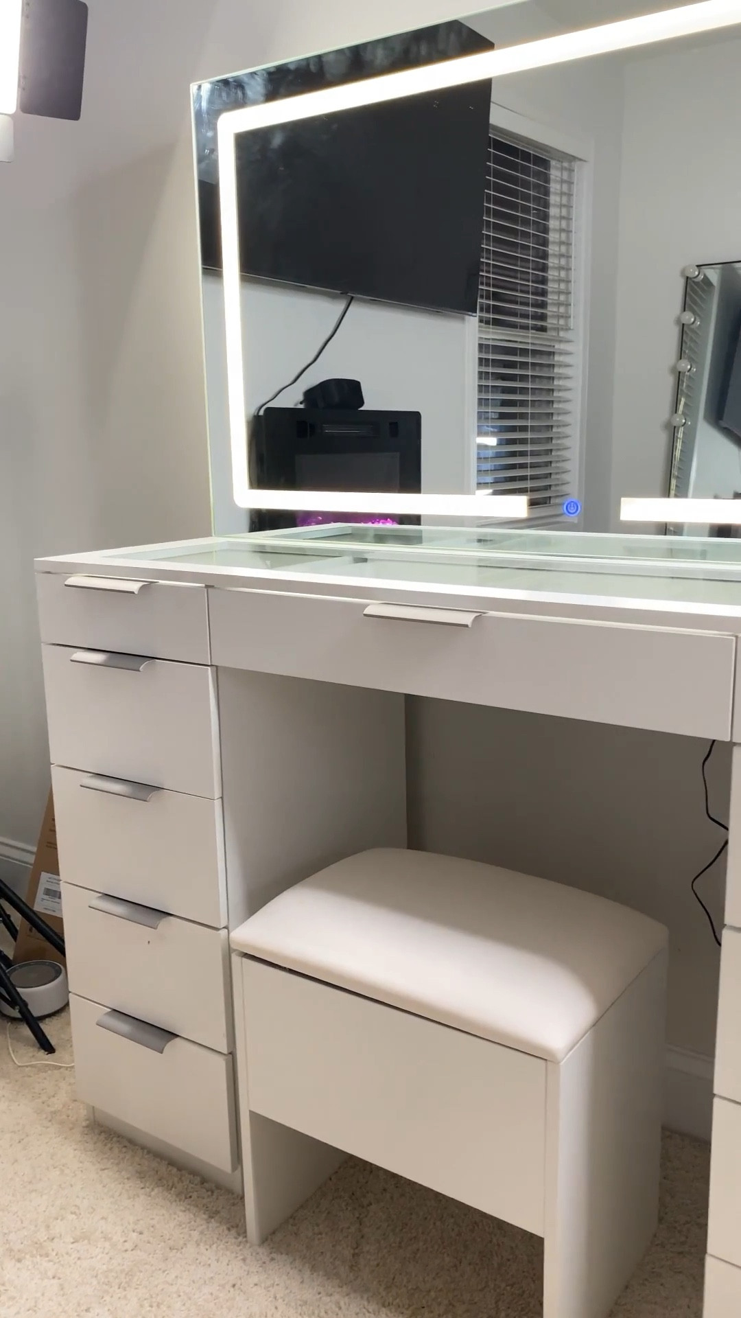 Makeup vanity 💕🌸😍 | home decor, beauty room decor, girly aesthetic, aesthetic room decor, led mirror

#LTKHome #LTKBeauty