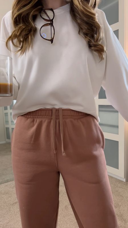 The COZIEST sweat pants you will own!! We have snow coming our way and these will make the perfect snow day lounge pants!! ❄️🌨️🤗
I’m wearing a size extra small in the pants. They do shrink in the wash a bit.

Amazon fashion finds | Amazon outfits | loungewear | cozy outfits | comfy outfit | comfy casual | comfy winter outfits | comfy casual 


#LTKfindsunder50 #LTKstyletip #LTKVideo