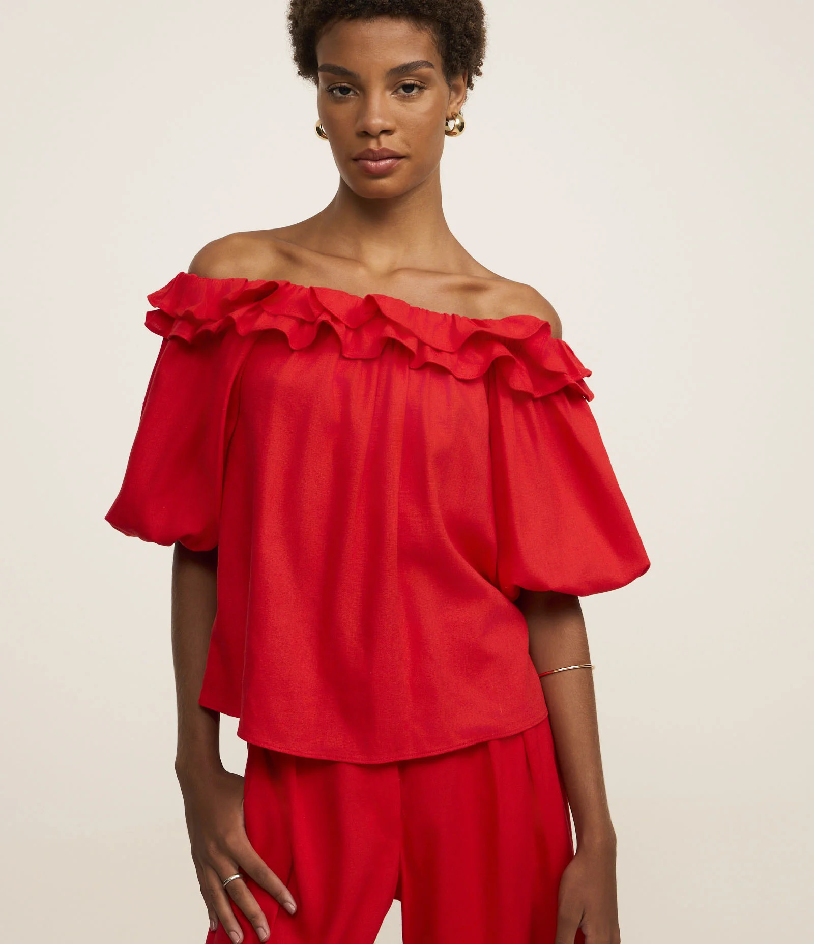 Blusa Ombro a Ombro com Linho e Babados Vermelho - Lojas Renner | Renner (BR)