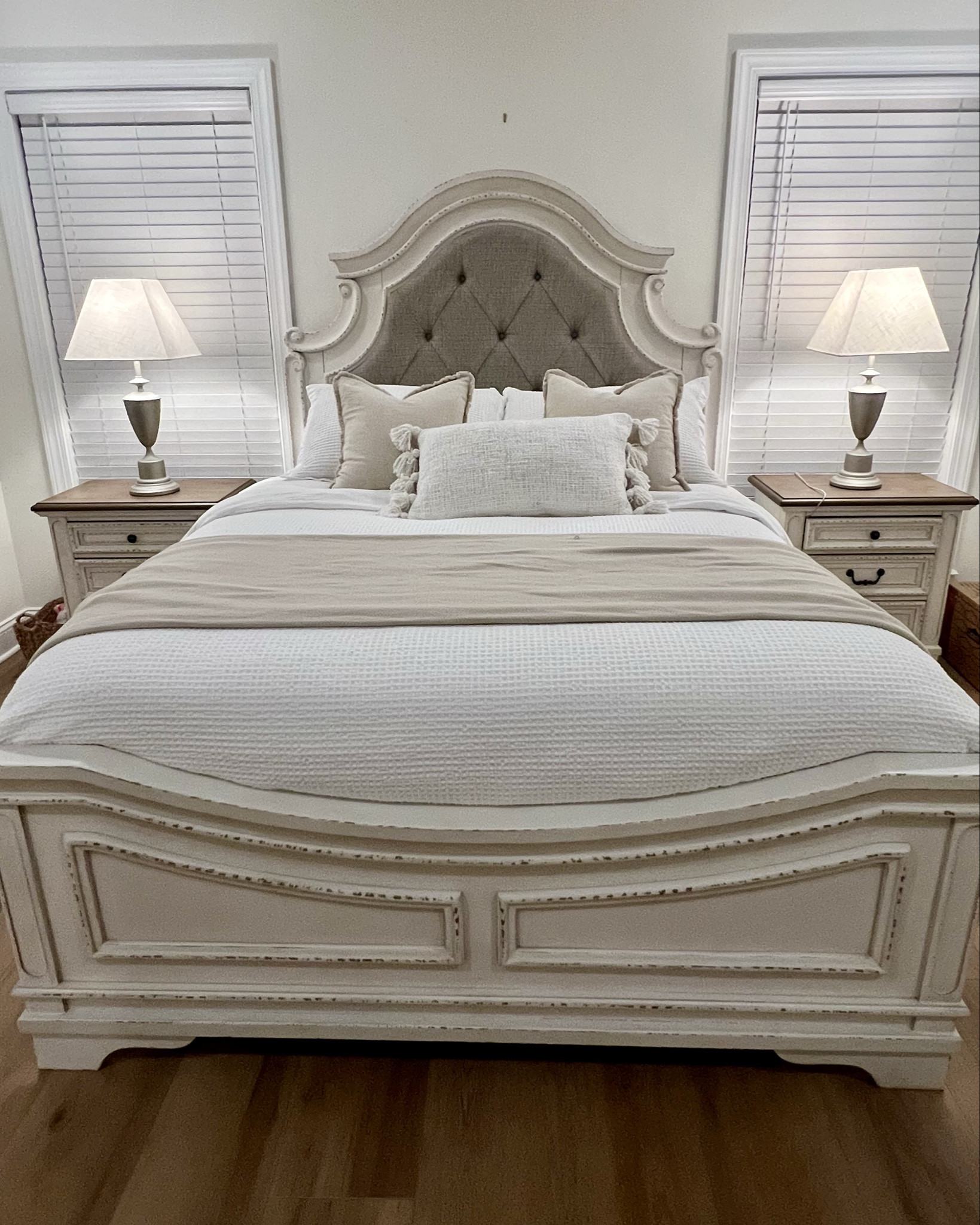 The bed of my dreams💕🛌💤
We decided to go with a down comforter and waffle duvet in our new room! My bed and nightstands are @ashleyfurniturecompany and my bedding is mostly @wayfair with a little @walmart thrown in // Night-night y’all!✨