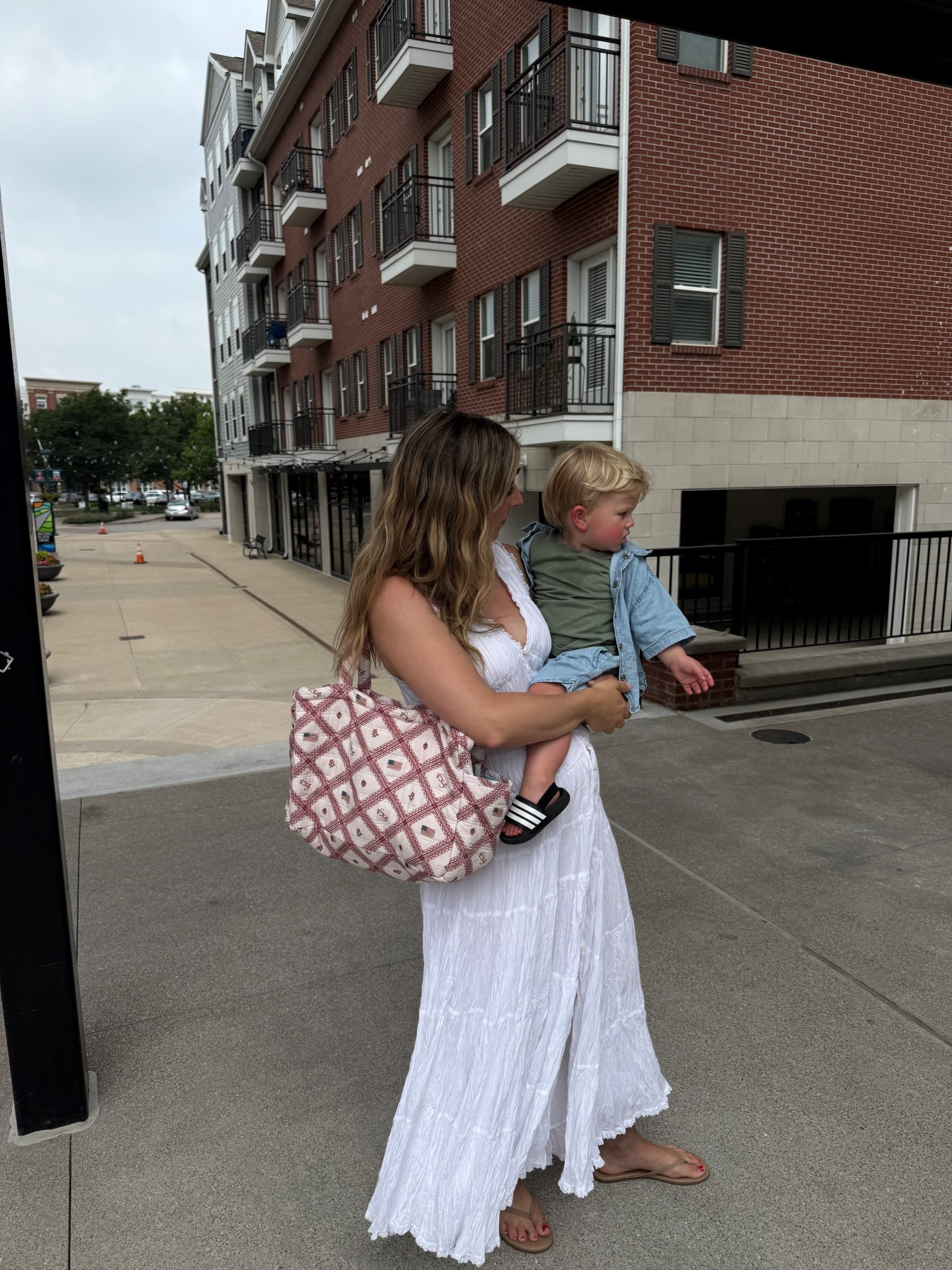 Bump friendly dress! So pretty + lined 

#LTKBump #LTKSeasonal