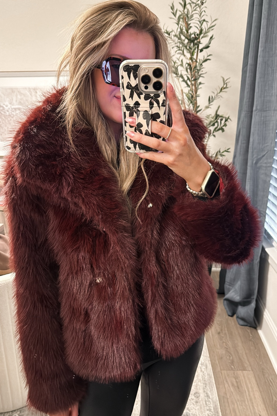 Faux fur jacket 
Burgundy color. Size small  

#LTKSaleAlert #LTKFindsUnder100 #LTKFindsUnder50