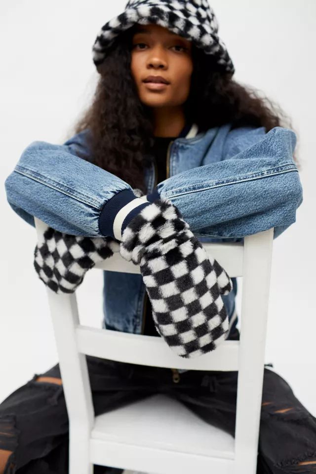 Roxxi Faux Fur Mitten | Urban Outfitters (US and RoW)