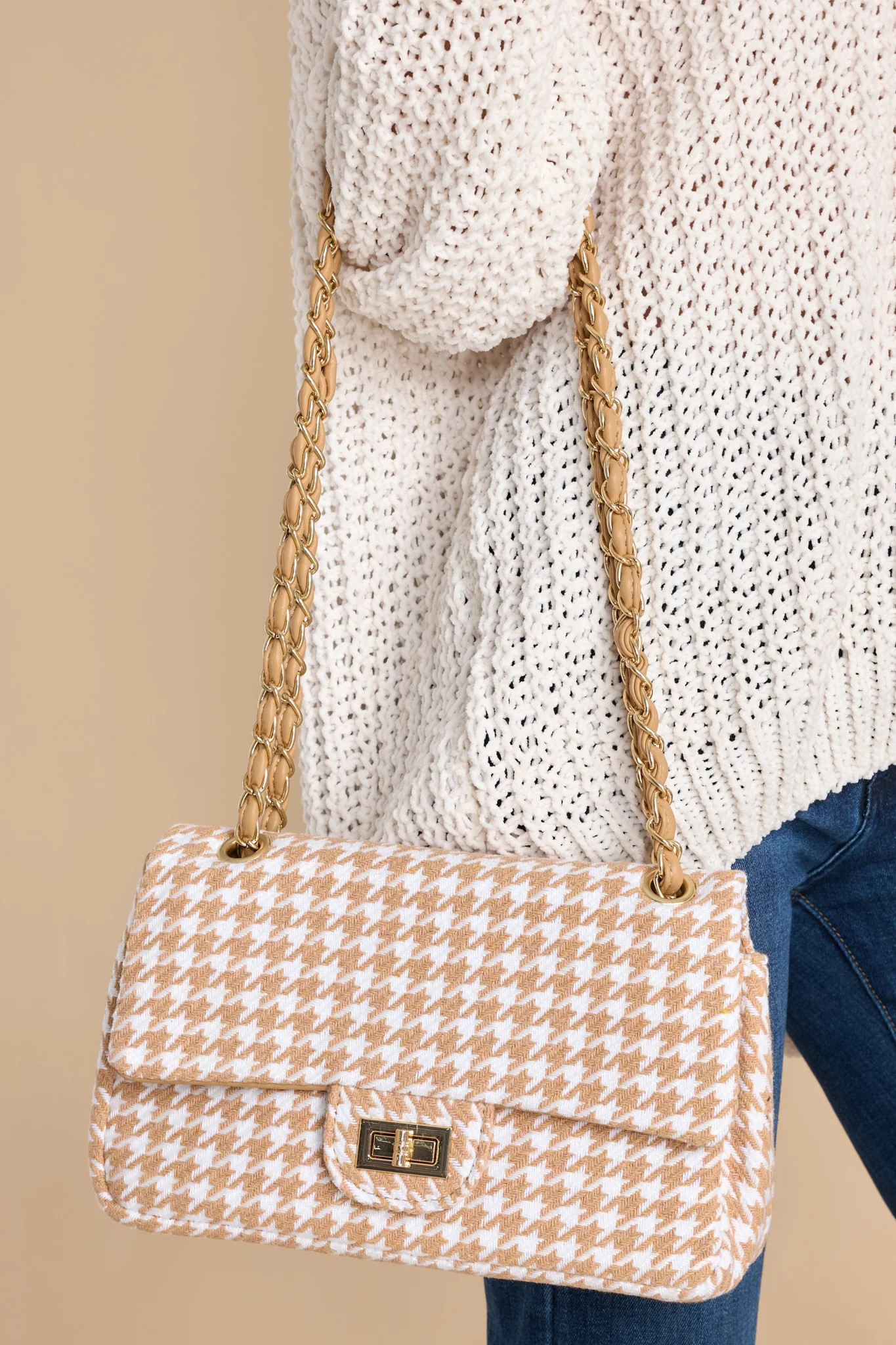 Keeping Pace Tan Houndstooth Bag | Red Dress 