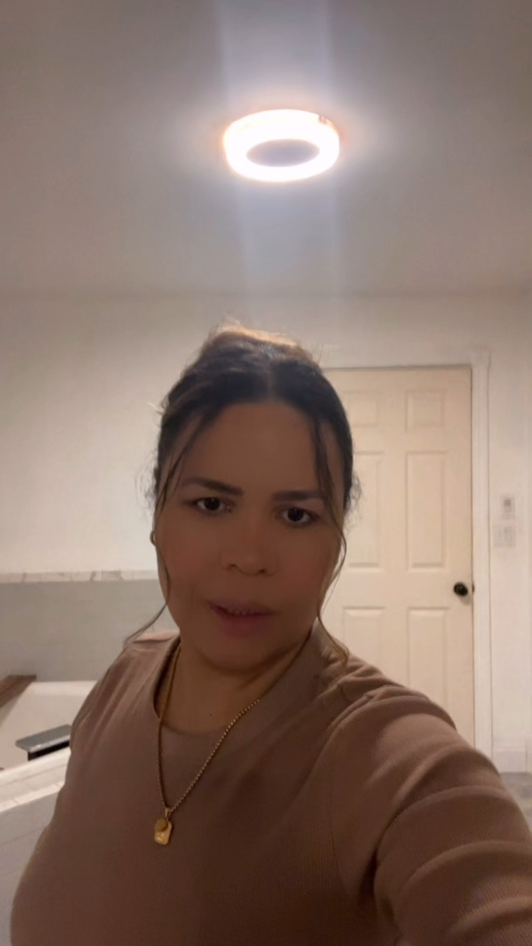 White jeans 

#LTKgrwm #LTKSaleAlert #LTKMidsize