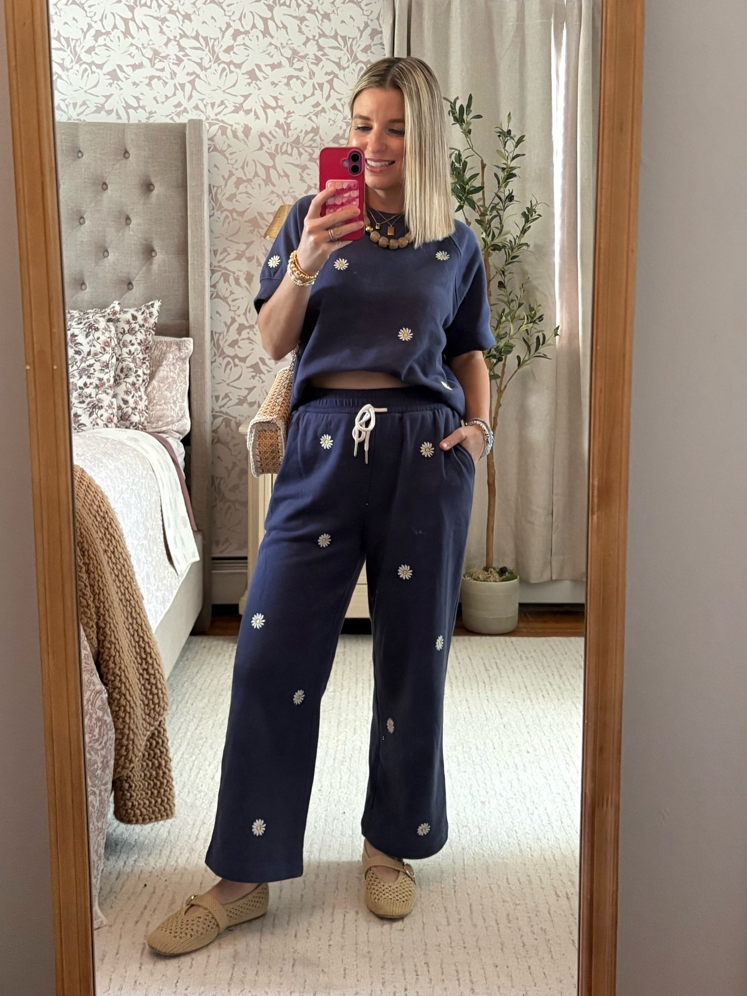 Daisy obsesses!! Sweats- I am 5’1 pants length is great!

#LTKootd #LTKSaleAlert #LTKPetite