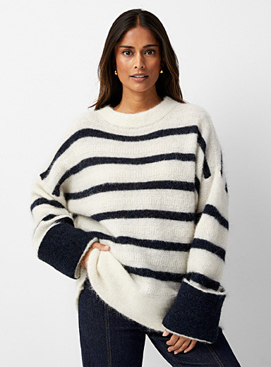 Plush oversized striped sweater | Simons