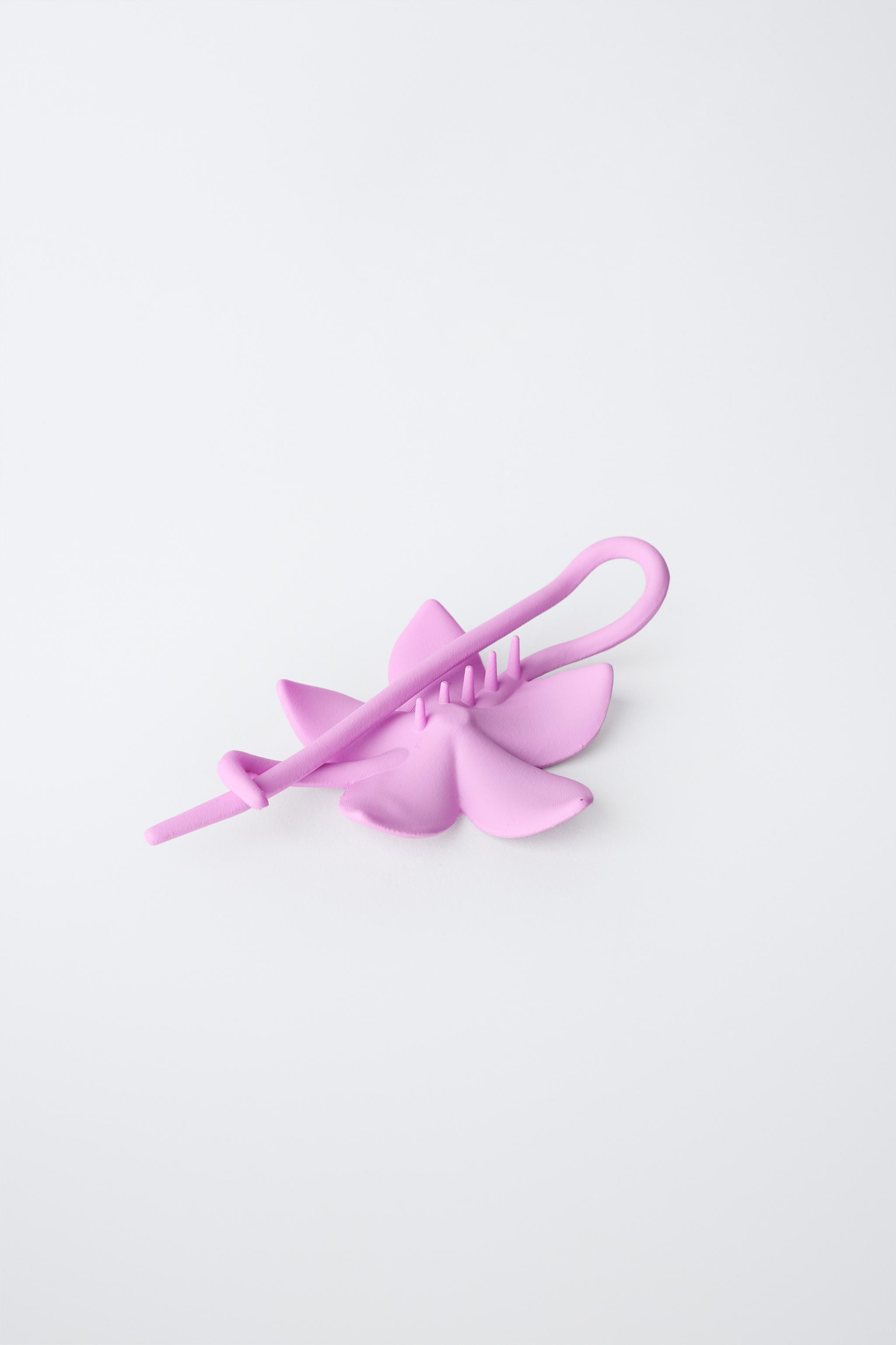 PACK OF THREE HIBISCUS FLOWER CLIPS | Zara Canada