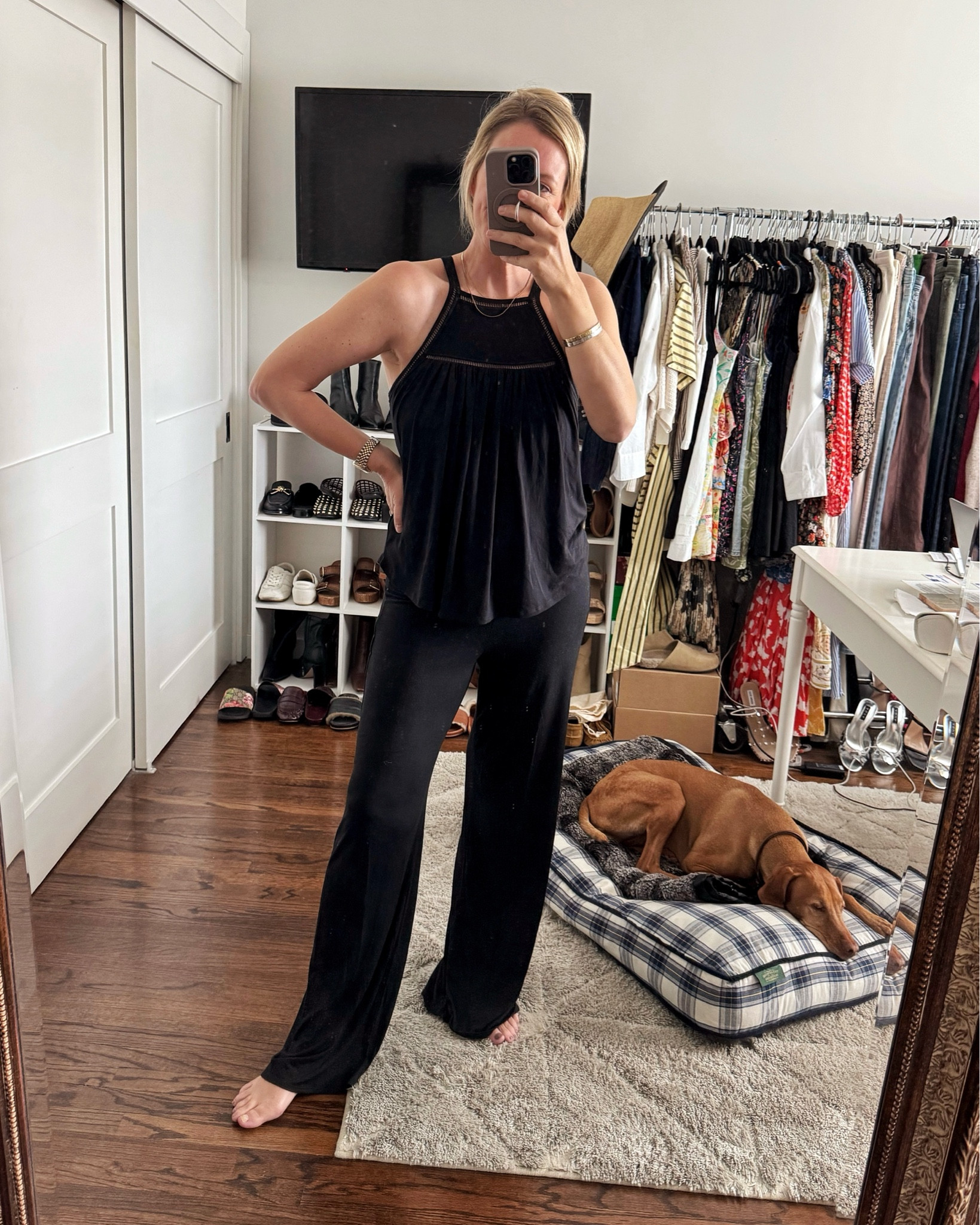 The best sleepwear/loungewear you’ll ever will ever own. The fabric, the fit, the built-in coverage so there’s no need to run and grab a bra when unexpected visitors stop by or you need to run down to the lobby of the hotel for your morning coffee #Jjwinks 