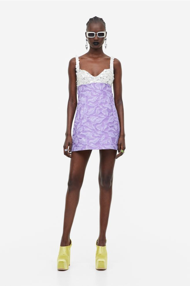 Vestido corto en jacquard embellecido | H&M (FR, IT, ES, PT, BE)