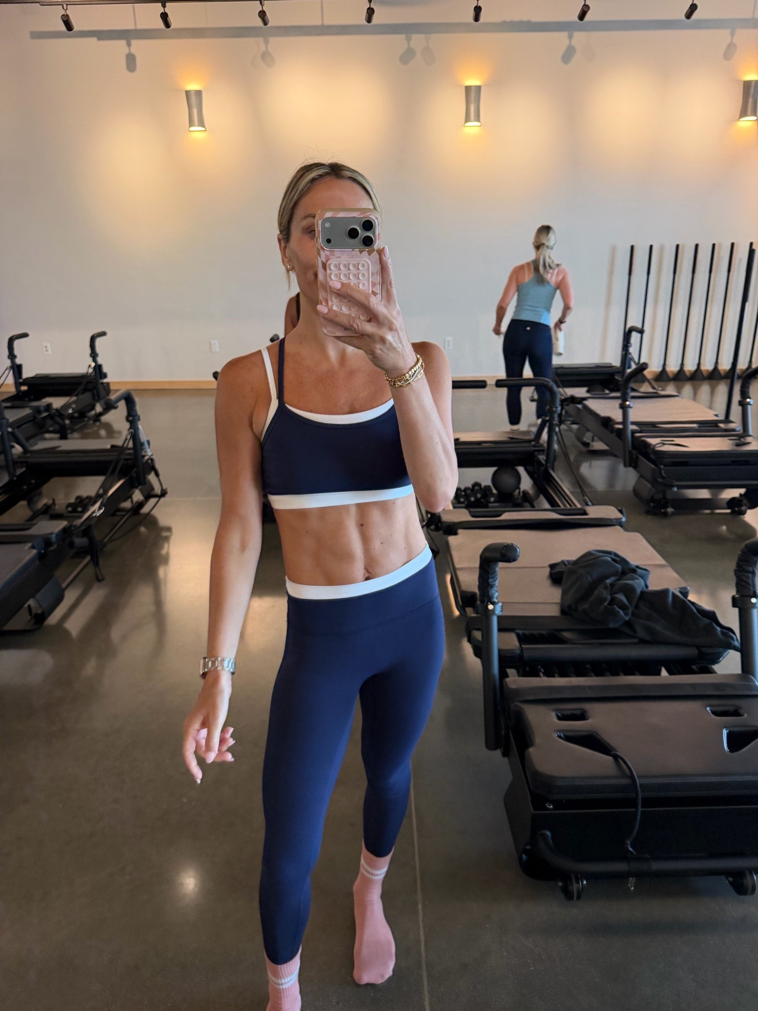 Absolutey love this workout set. Wearing size small.