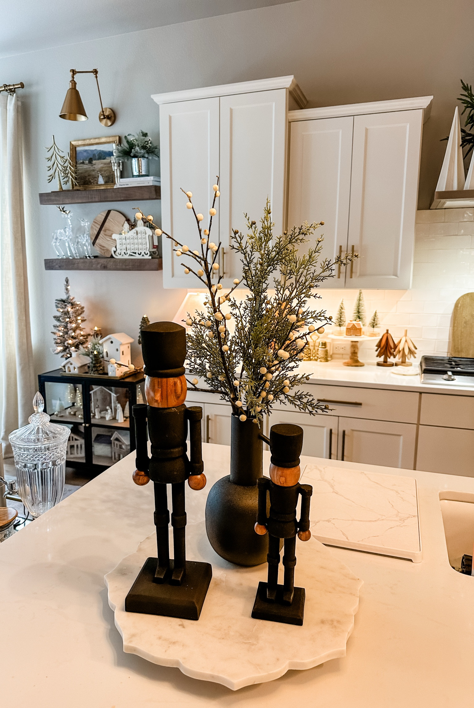 Modern Christmas Decor 

#LTKSeasonal #LTKHome #LTKHoliday