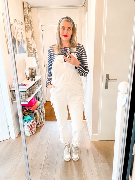 Outfits of the week

Navy and cream Breton striped shirt under cream colored dungarees or overalls (Primark, 44) paired with Fila high top sneakers. 



#LTKworkwear #LTKeurope #LTKstyletip