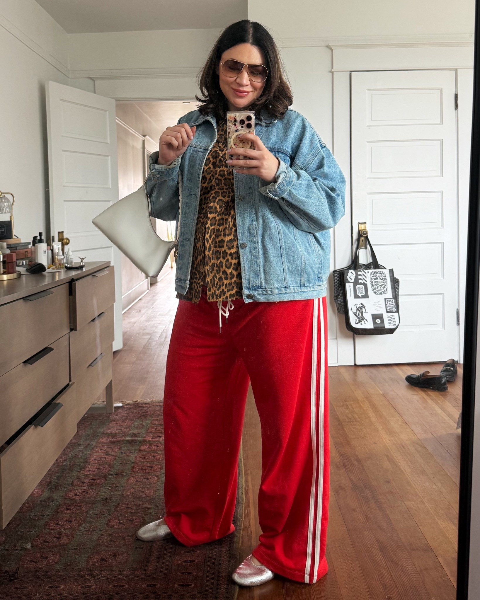 Maternity friendly errand outfit…..yes the track pant will be back again this week too❤️

I’m 26 weeks pregnant and wearing
pants size XXL
top uk 46
