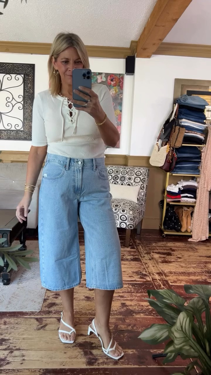 Denim wide leg Capri pants size 10; top size medium

#LTKOver40 #LTKWorkwear #LTKSaleAlert