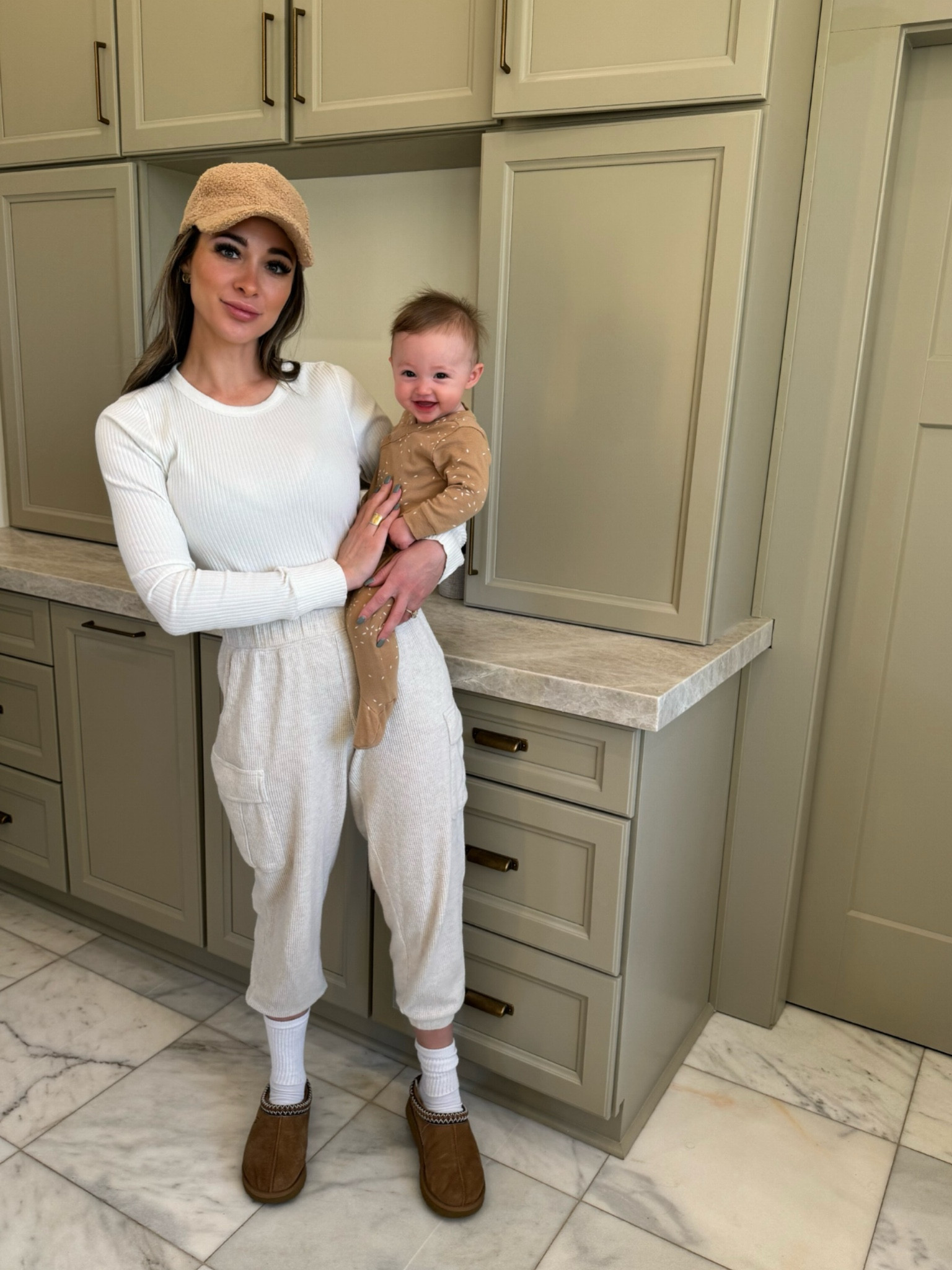 Comfy loungewear sweatpants Sherpa hat basic tee shirt long sleeve fuzzy slippers 

#LTKfindsunder50 #LTKU #LTKstyletip