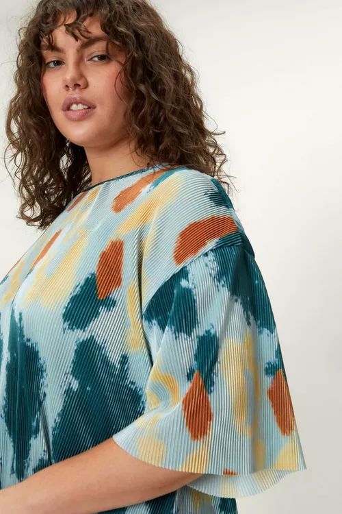 Plus Size Abstract Print Plisse Oversized Top | Nasty Gal (US)