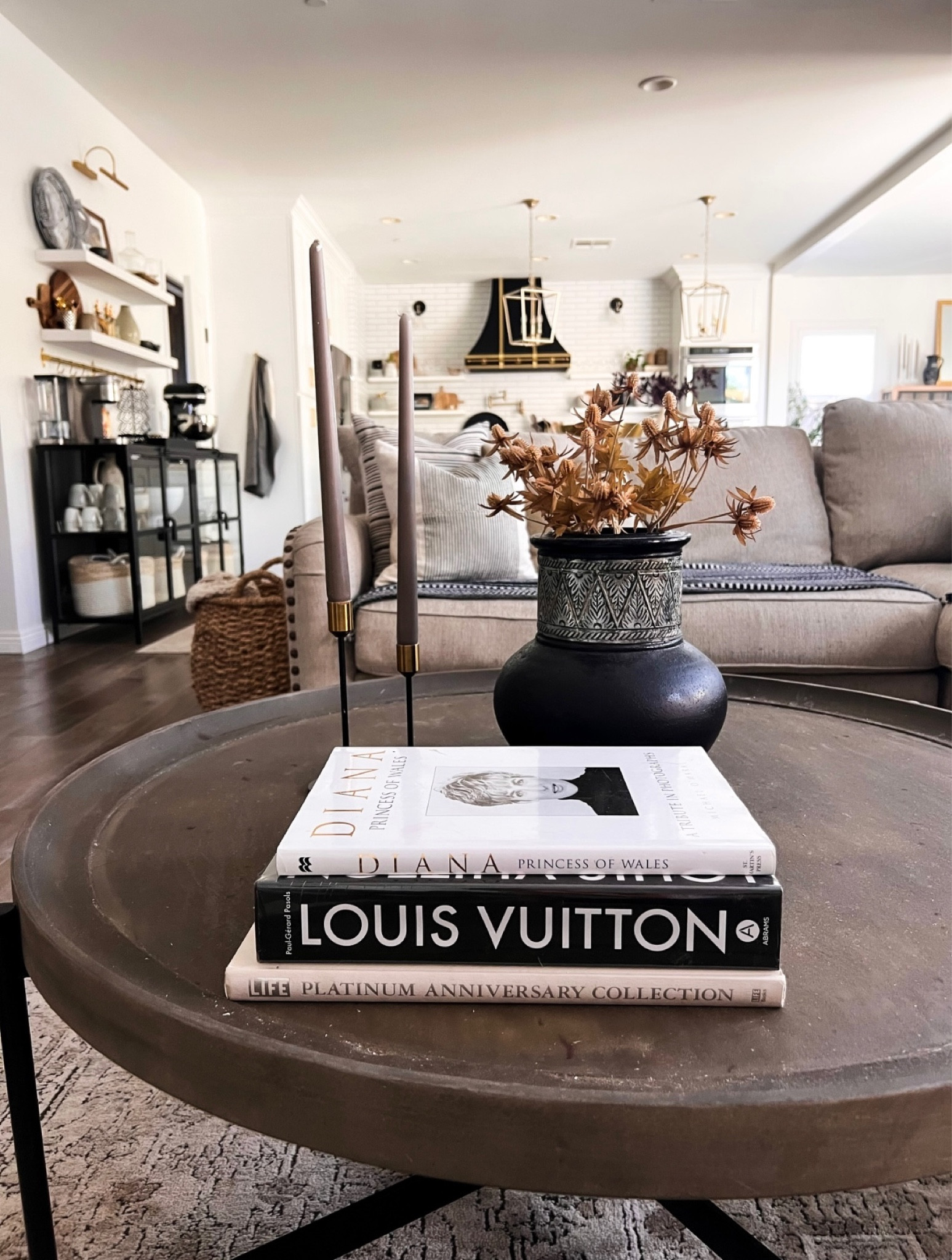 Fall living room 

Coffee table
Coffee table books
Home decor
Fall living room
Fall decor
Faux stems
Candlesticks 
Living room rug 

#LTKhome #LTKFind #LTKSeasonal