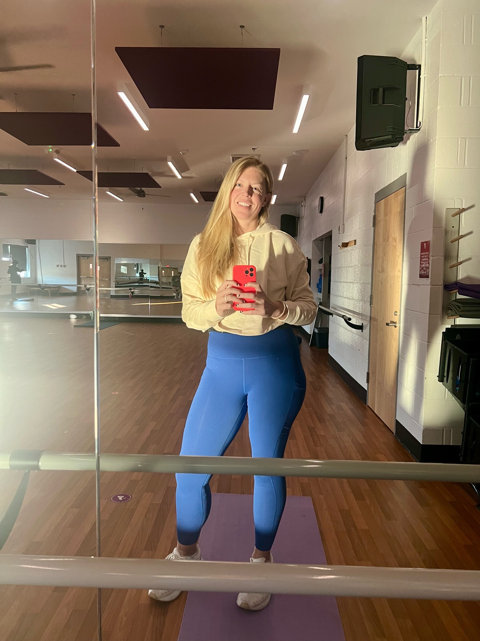 First time trying barre, probably will die. At least the fit is cute and comfy 

#LTKfamily #LTKmidsize #LTKfitness