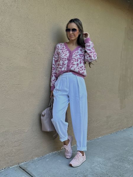 Pink and white floral cardigan / true to size / wearing sz small
White pants tailored / size down / wearing 2 short
I’m 5’5” 122 lbs 


Fall fashion fall outfits fall outfit fashion over 40 fashion over 50 minimalistic style mom fashion 